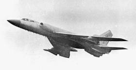 Первый опытный экземпляр перехватчика Ту-128 с двумя двигателями АЛ-7Ф-2